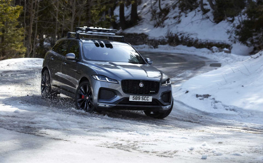 Jaguar F-Pace thế hệ mới ra mắt: Lột xác về nội thất, thêm trang bị