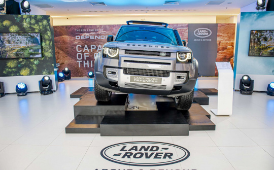 Cận cảnh Land Rover Defender 2020 vừa ra mắt tại đại lý ở Hà Nội