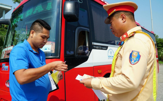 Giấy phép lái xe có 12 điểm/năm, vi phạm bị trừ hết điểm phải thi lại