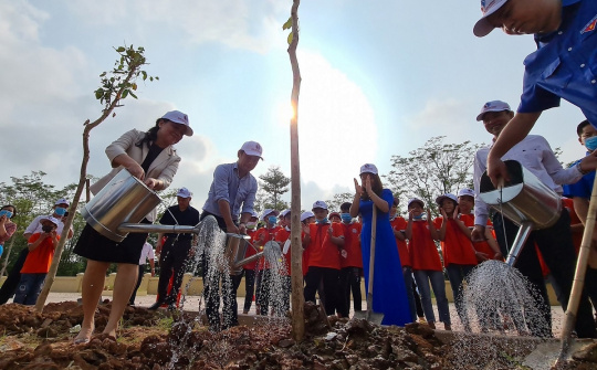 Toyota Việt Nam phát động chương trình “Toyota Chung tay xanh hóa học đường” năm 2020