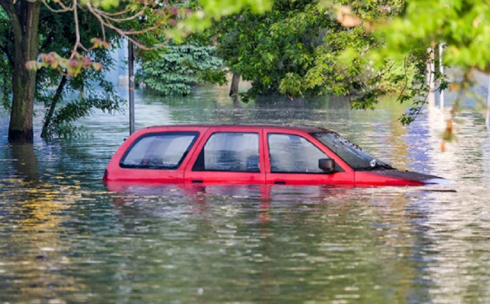 Kinh nghiệm xử lý nội thất ô tô bị ngập nước