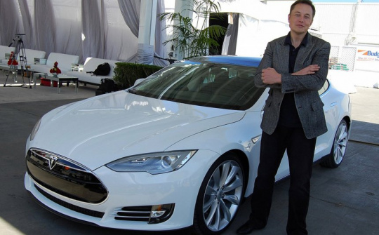 Telsa đã giúp Elon Musk trở thành người giàu nhất thế giới như thế nào?