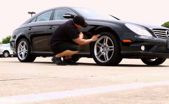 Kiểm tra lốp xe thế nào trước những chuyến đi xa