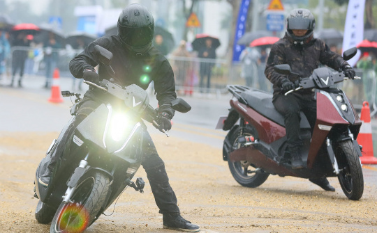 VinFast ra mắt xe máy điện: Nhanh, thông minh, chịu nước tốt