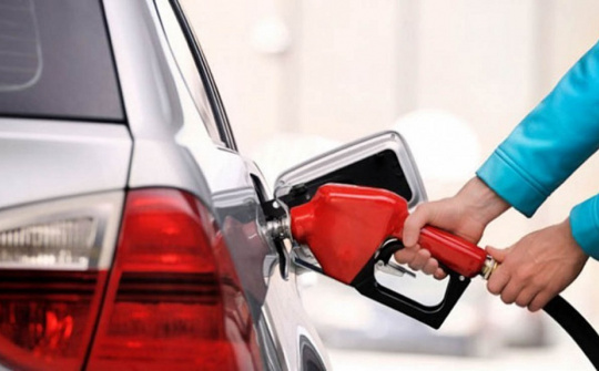 Mẹo lái xe ô tô tiết kiệm xăng hữu ích cho tài xế