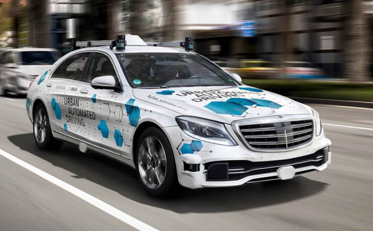 Mercedes-Benz tiếp tục lái bằng... cơm ?!