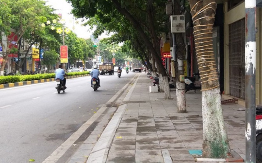 Vạch sơn sát vỉa hè có ý nghĩa gì?