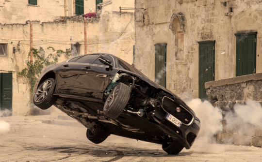 Jaguar XF rượt đuổi ngoạn mục trong phim James Bond mới 'No Time To Die'
