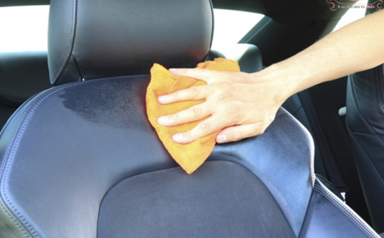 Mẹo vệ sinh ghế da/ ghế nỉ ô tô đơn giản tại nhà