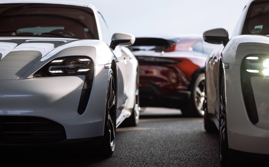 Mẫu xe điện Taycan giúp Porsche tăng trưởng ấn tượng trong 9 tháng đầu năm 2021