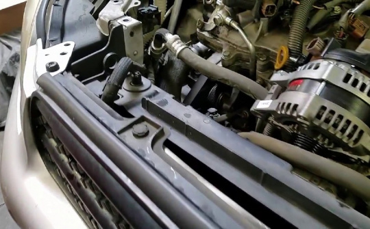 Dấu hiệu máy phát điện ô tô bị hỏng