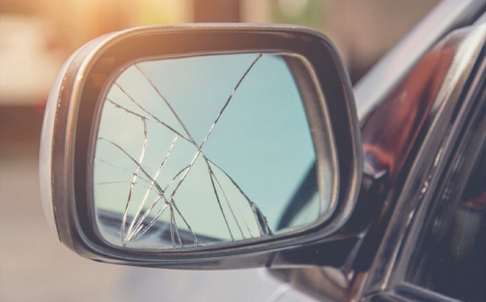 Dấu hiệu cảnh báo gương chiếu hậu hư hỏng dễ xảy ra tai nạn