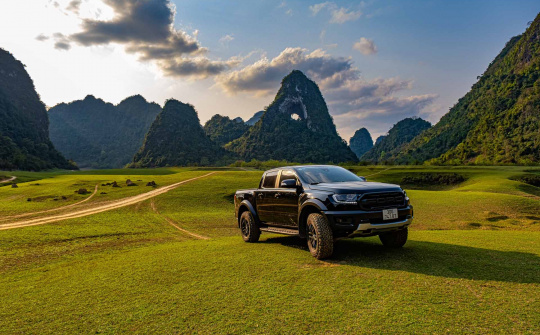 Điều gì khiến Ford Ranger Raptor chinh phục mọi địa hình dễ dàng?