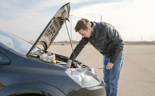 Nguyên nhân khiến ô tô chết máy giữa đường