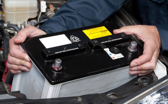 Những uu nhược điểm của ắc quy nước mà chủ xe cần biết trước khi sử dụng