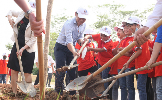 Toyota Việt Nam phát động chương trình chung tay xanh hóa học đường