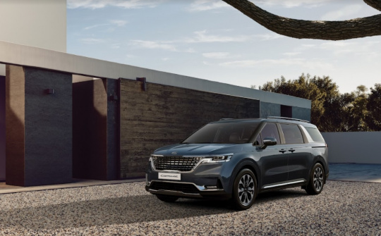 Kia Carnival ra mắt: Liệu có giữ vững ngôi đầu?