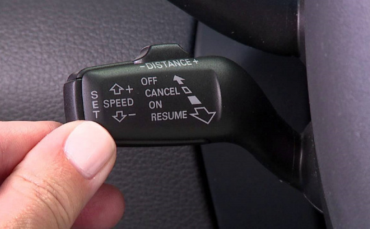 Cách sử dụng hệ thống Cruise Control để xe tiết kiệm nhiên liệu