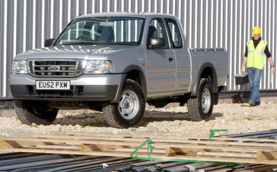 Ford Ranger: Từ “kẻ bình dân” đến thống lĩnh thị trường xe bán tải Việt