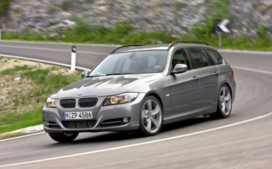 Xe số tự động đi đường đèo cần chú ý điều gì?