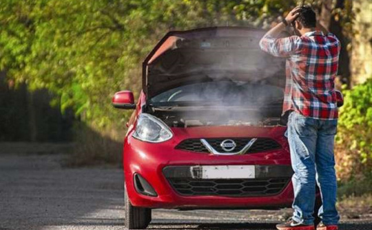 Vì sao ô tô tắt máy bất ngờ khi xe đang chạy?