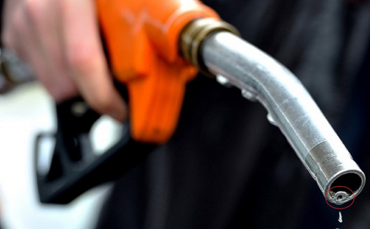 Những điểm cần lưu ý khi đi bơm xăng, dầu ô tô