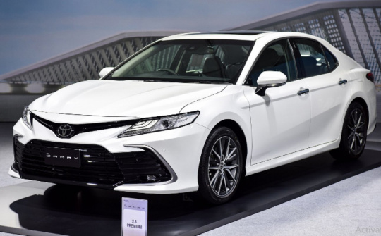 Cận cảnh Toyota Camry nâng cấp vừa ra mắt tại Thái Lan