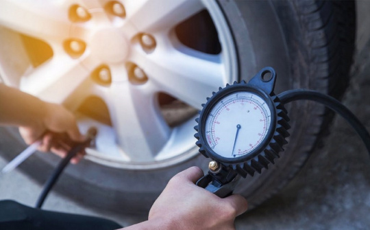 Nguyên nhân xe ô tô bị thủng lốp và cách xử lý