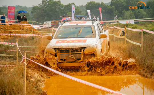 "Lễ hội phá xe" lớn nhất Việt Nam đang diễn ra, vẫn thu hút khán giả bất chấp dịch Covid-19