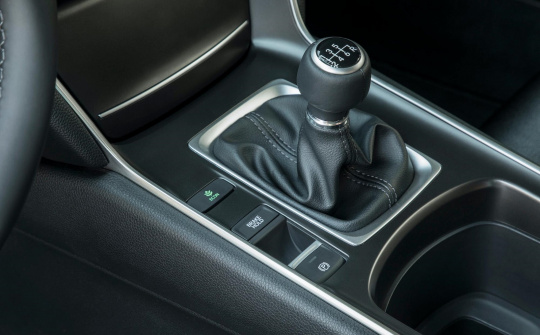 Lý do khiến nhiều người vẫn thích lái xe số sàn