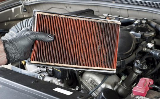 Khi nào cần vệ sinh lọc gió trên xe ô tô