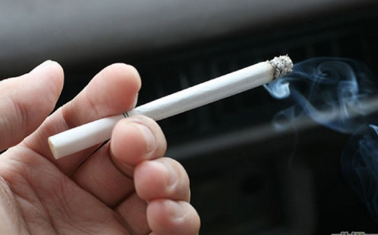 Hút thuốc lá trong xe hơi gây hại như thế nào?