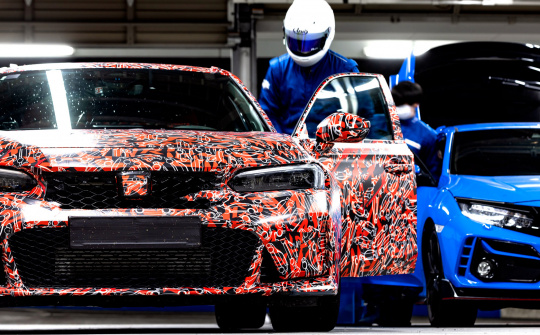Honda Civic Type R sẽ được trưng bày tại triển lãm ô tô Tokyo nhưng vẫn ngụy trang