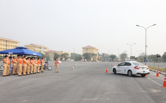 Honda Việt Nam triển khai tập huấn và đào tạo lái xe phân khối lớn cho cảnh sát