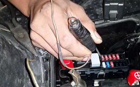 Cách xử lý nhanh nhất khi ô tô bị đứt cầu chì