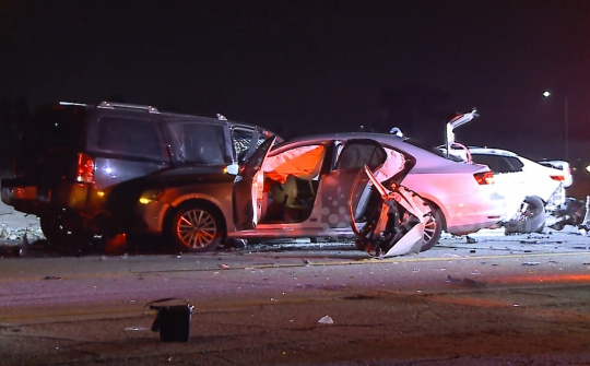 3 ô tô đâm nhau kinh hoàng, 5 người thương vong