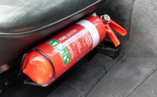 Bỏ quy định ô tô dưới 9 chỗ phải lắp bình cứu hỏa từ ngày 20/2/2021