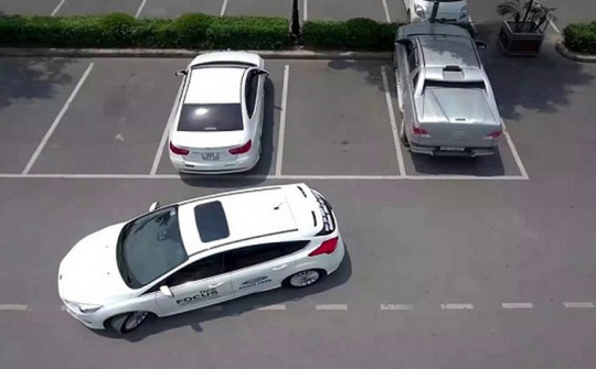 Kinh nghiệm lùi xe trong ngõ hẹp tài xế nên nắm vững