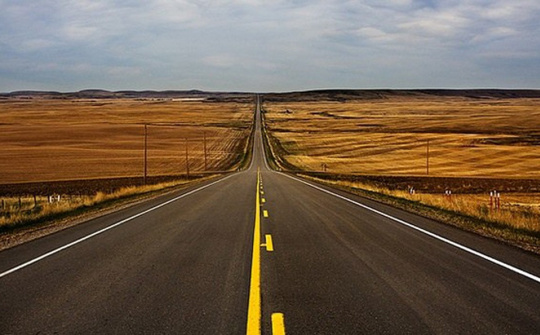 Vạch kẻ đường màu trắng, màu vàng có ý nghĩa gì?