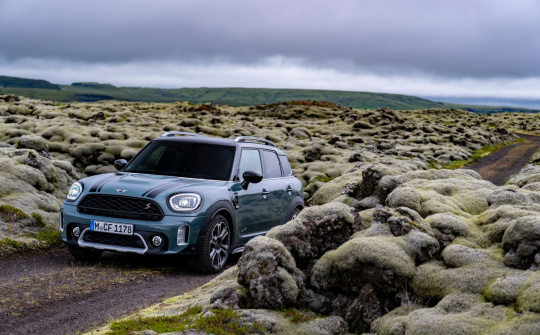 MINI Countryman thế hệ mới cập bến thị trường Việt Nam với 2 phiên bản