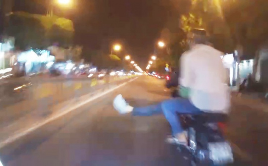 Nghẹt thở cảnh truy đuổi kẻ trộm xe, đội hình sự đặc nhiệm nổ súng