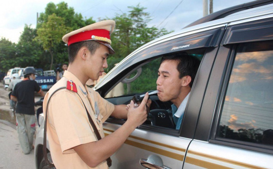Mức phạt lái xe vi phạm nồng độ cồn năm 2021 là bao nhiêu?