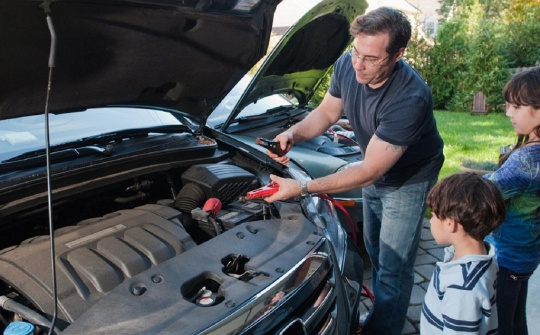 Nguyên nhân khiến ắc quy ô tô nhanh hỏng