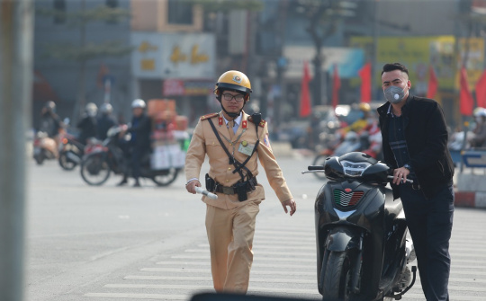 Mức phạt lỗi không đội mũ bảo hiểm năm 2021 là bao nhiêu?