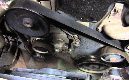 Dấu hiệu tài xế cần thay dây curoa trục cam