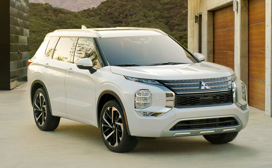 Mitsubishi Outlander 2022 lộ thông số kỹ thuật, chiều dài xe gây choáng