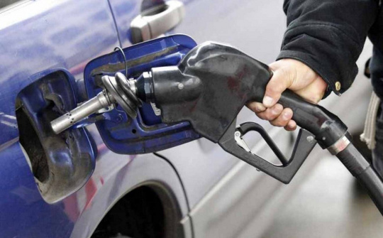 Thói quen nhiều người mắc phải khi đổ xăng khiến ô tô dễ cháy nổ