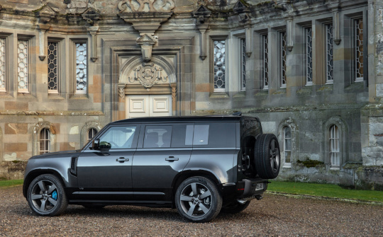 Land Rover Defender giành giải Mẫu xe phụ nữ yêu thích nhất thế giới năm 2021