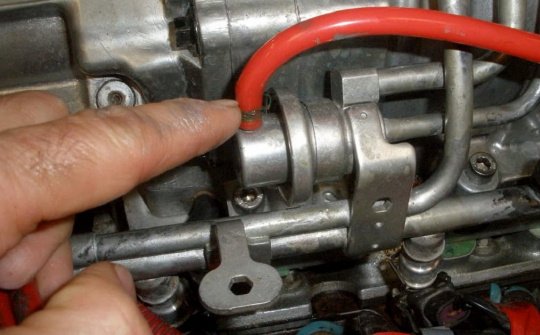 Dấu hiệu hư hỏng bơm xăng ô tô và cách kiểm tra