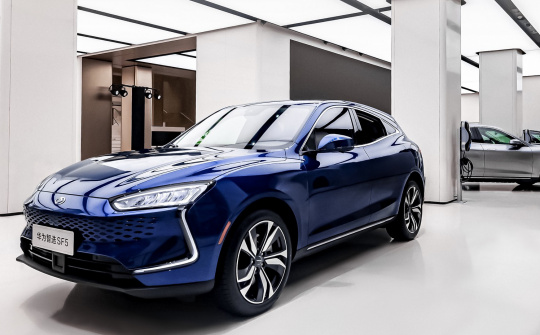 Huawei trở thành hãng điện thoại Trung Quốc thứ 2 lấn sân sang sản xuất ô tô